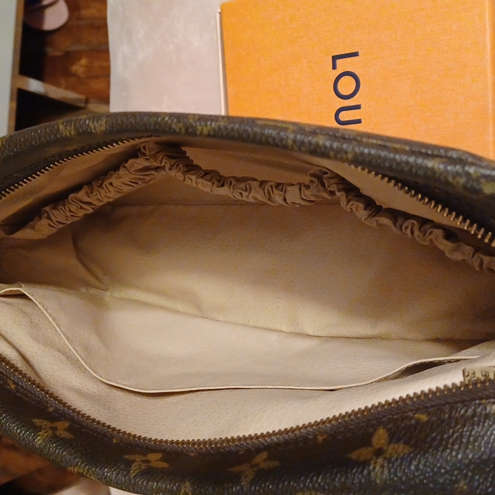 Authentic Louis Vuitton - Picture 9 of 9